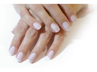 Ricostruzione unghie e applicazione di unghie artificiali