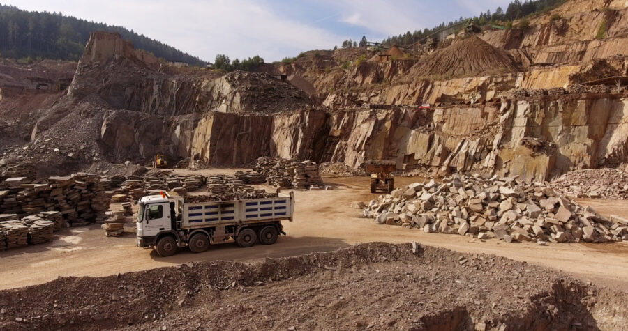 ORO ROSSO, il primo docufilm girato nelle cave di Albiano. Domani la prima