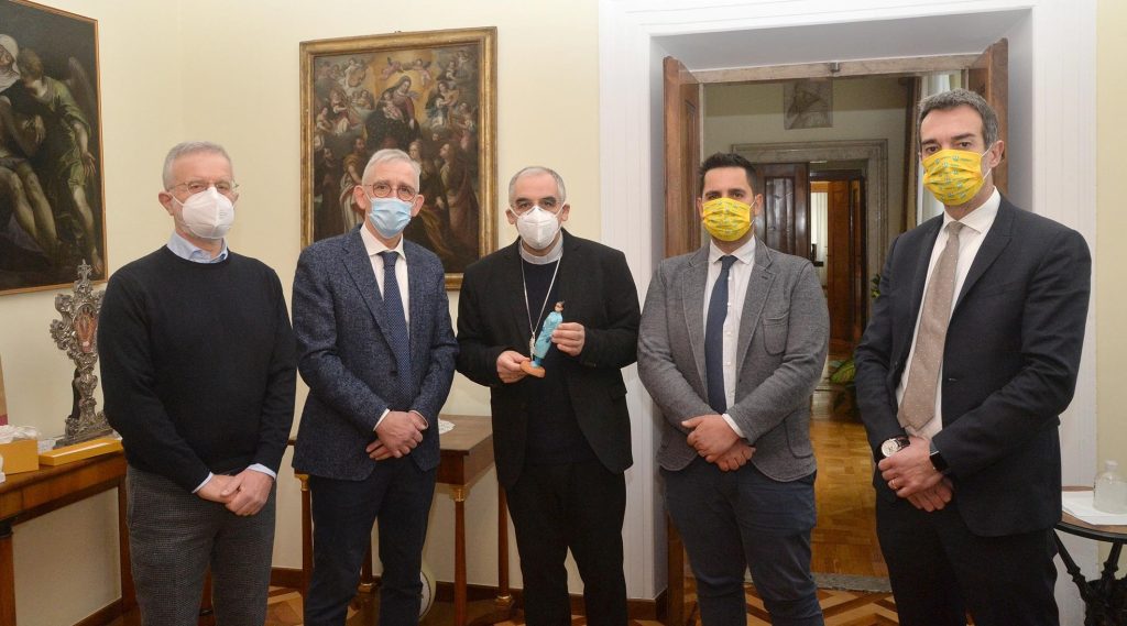 Infermiera nel Presepe 2020: cerimonia con Monsignor Tisi