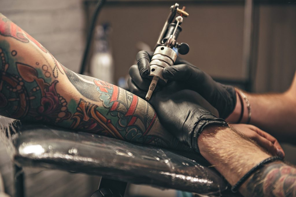 Tatuaggio e piercing: 14esimo corso igienico-sanitario