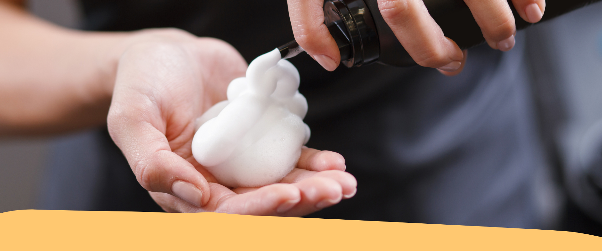 Rischio di sostanze chimiche: l’opuscolo INAIL per acconciatori ed estetiste