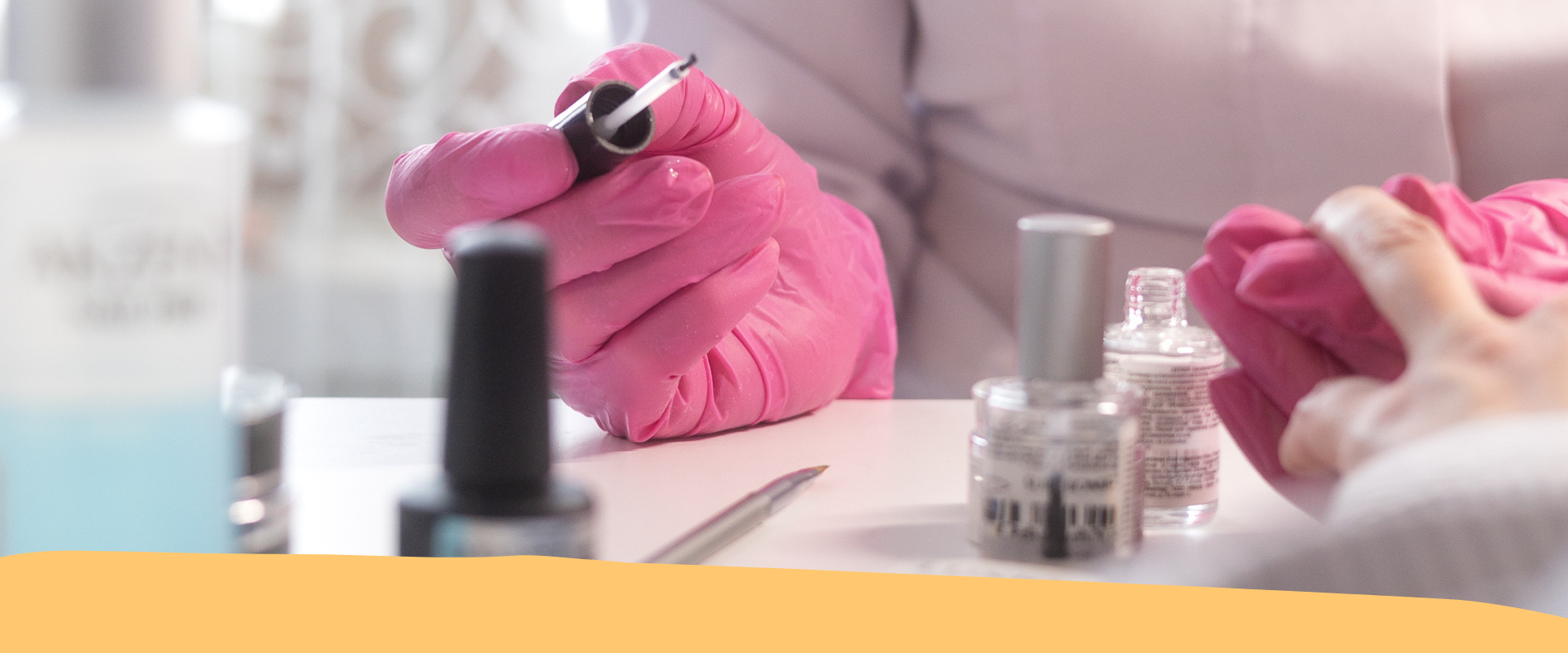 Acconciatori, estetisti e tatuatori: le nuove norme Covid