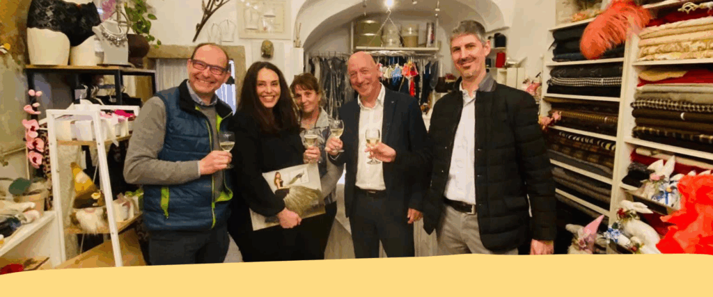 Cristina Senter festeggia 25 anni di attività: una targa per celebrarli