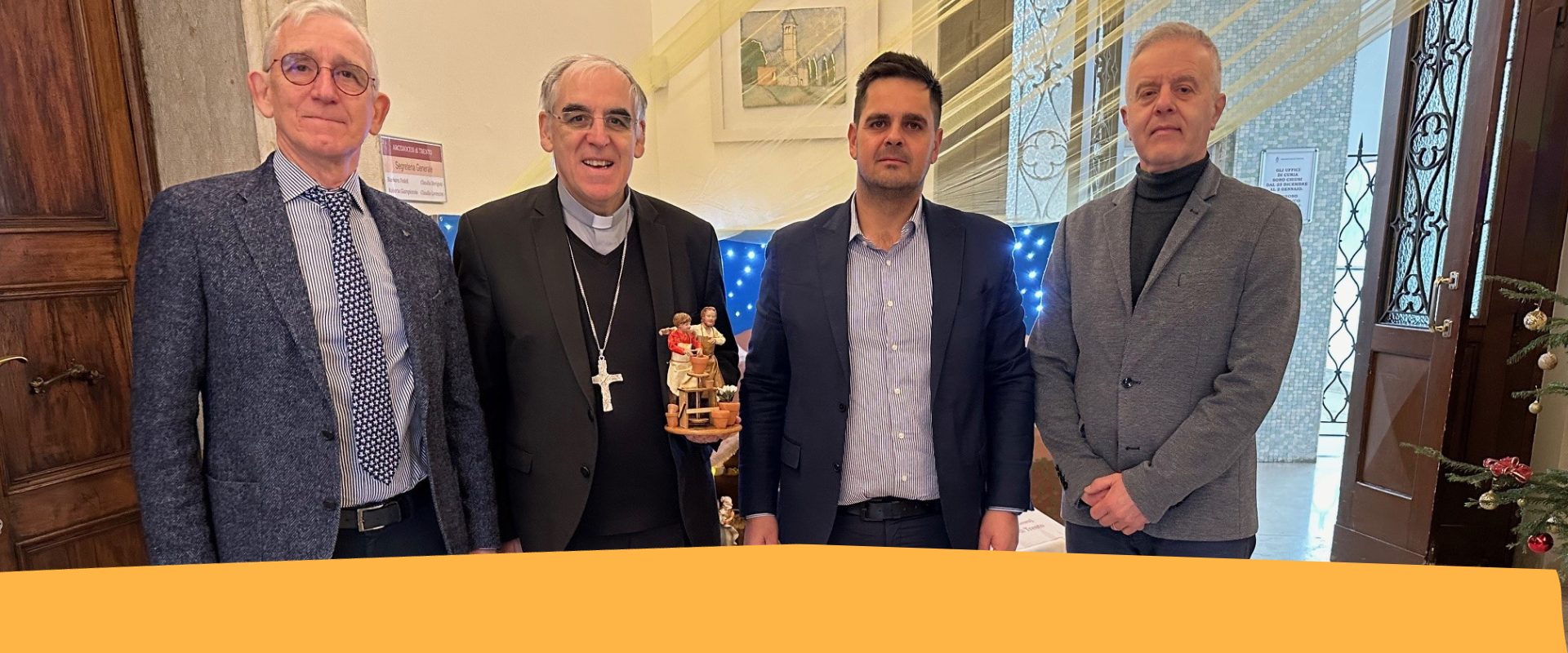 Nel presepe della Curia un giovane vasaio e un maestro artigiano