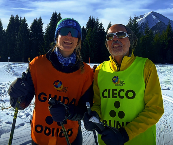 Persone su piste da sci